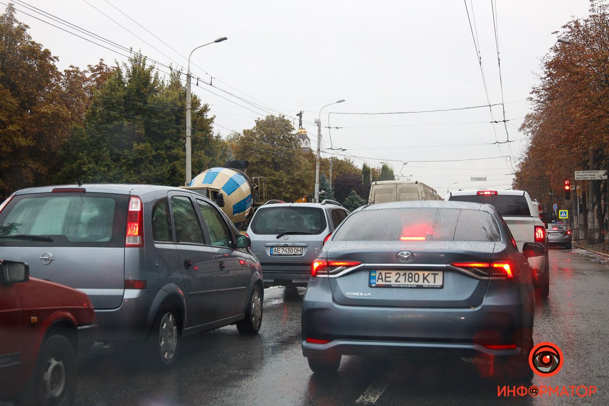 В пятницу Днепр сковали пробки: на Новый мост лучше не ехать 7
