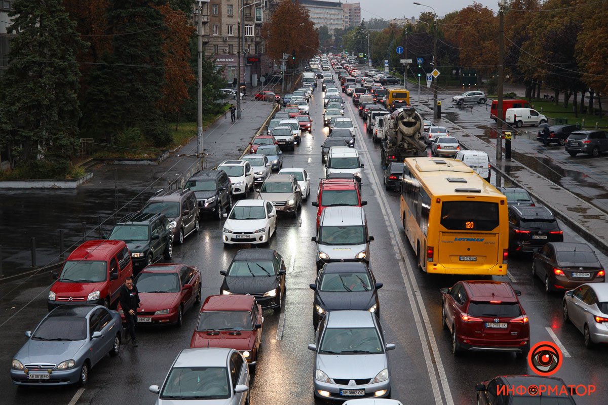 В пятницу Днепр сковали пробки: на Новый мост лучше не ехать 9