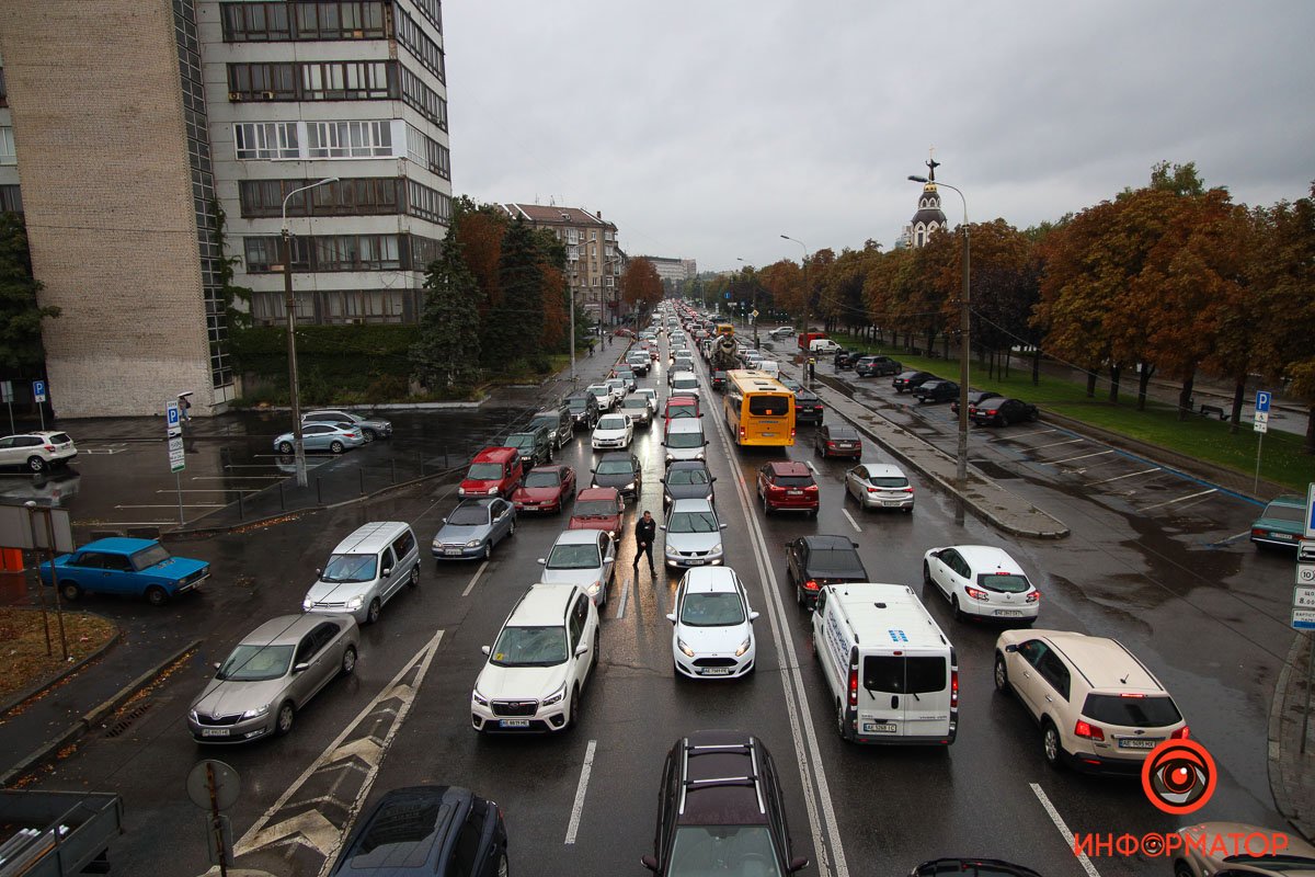 В пятницу Днепр сковали пробки: на Новый мост лучше не ехать 11