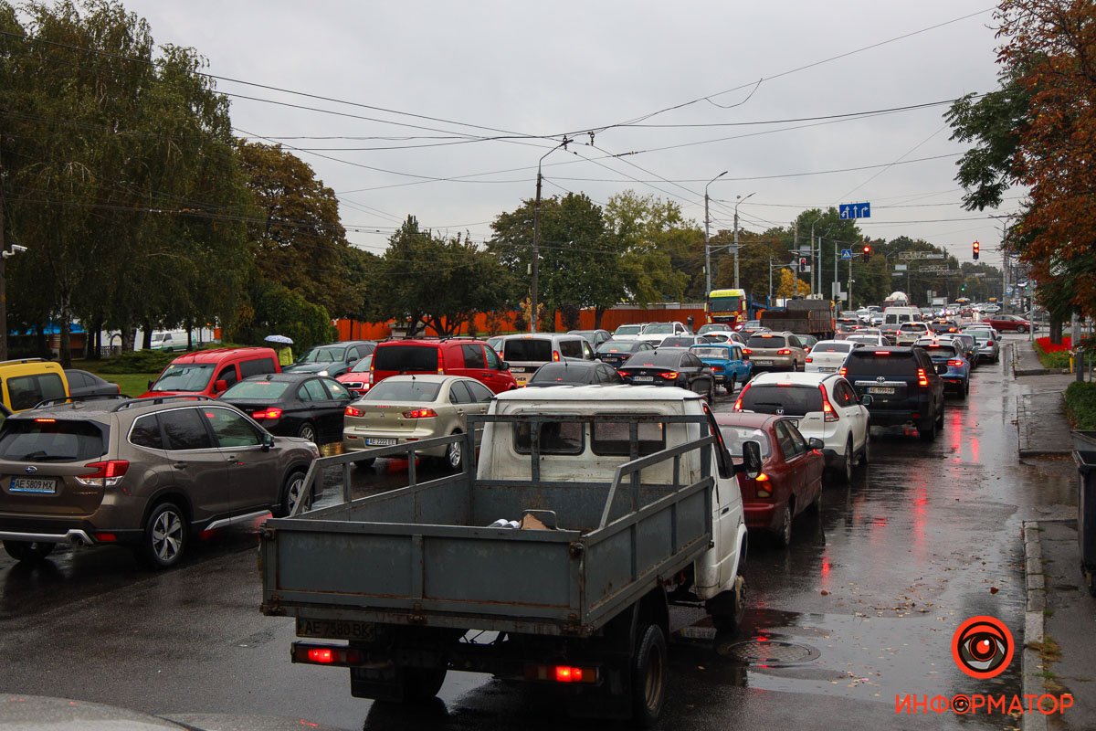 В пятницу Днепр сковали пробки: на Новый мост лучше не ехать 16