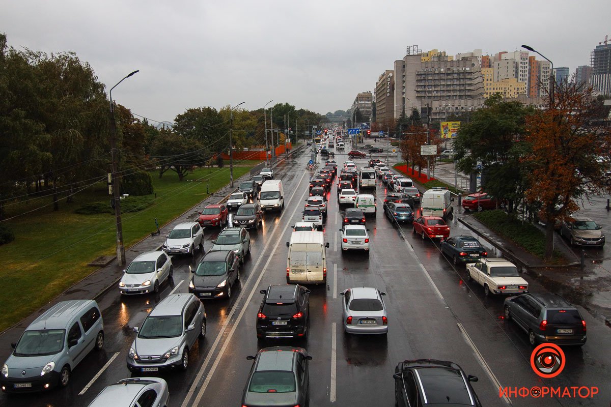 В пятницу Днепр сковали пробки: на Новый мост лучше не ехать 19