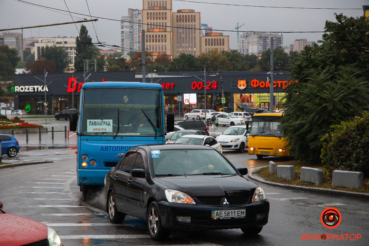 В пятницу Днепр сковали пробки: на Новый мост лучше не ехать 22