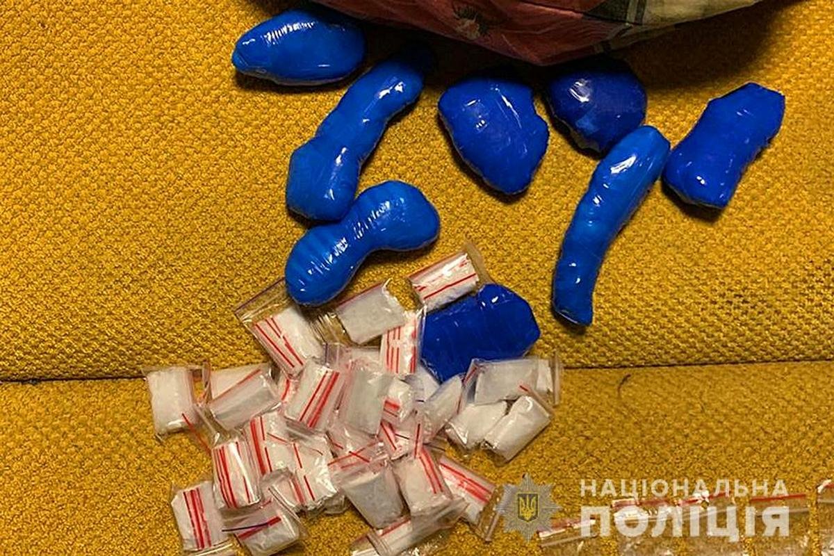 Изъятые наркотики на "черном рынке" стоят около 300 тысяч долларов Изъятые наркотики на "черном рынке" стоят около 300 тысяч долларов