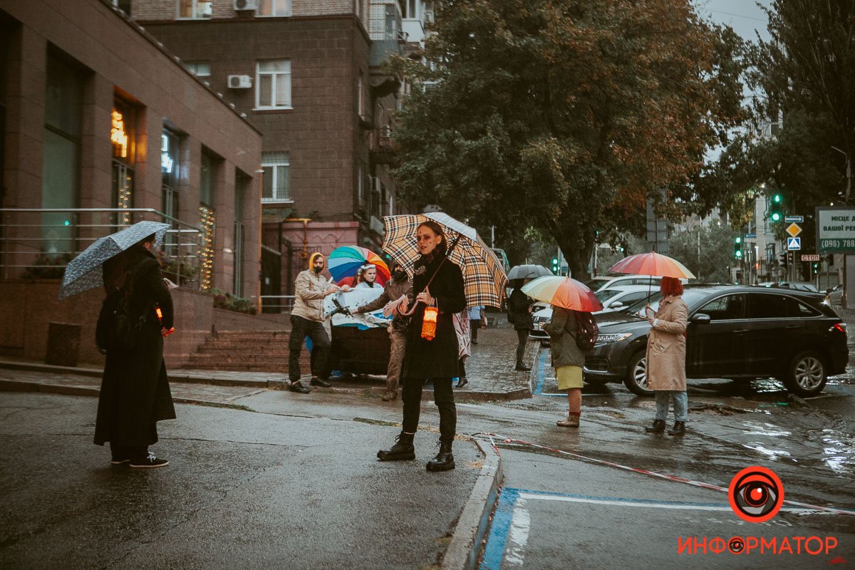 Шумной радостной толпой Шумной радостной толпой