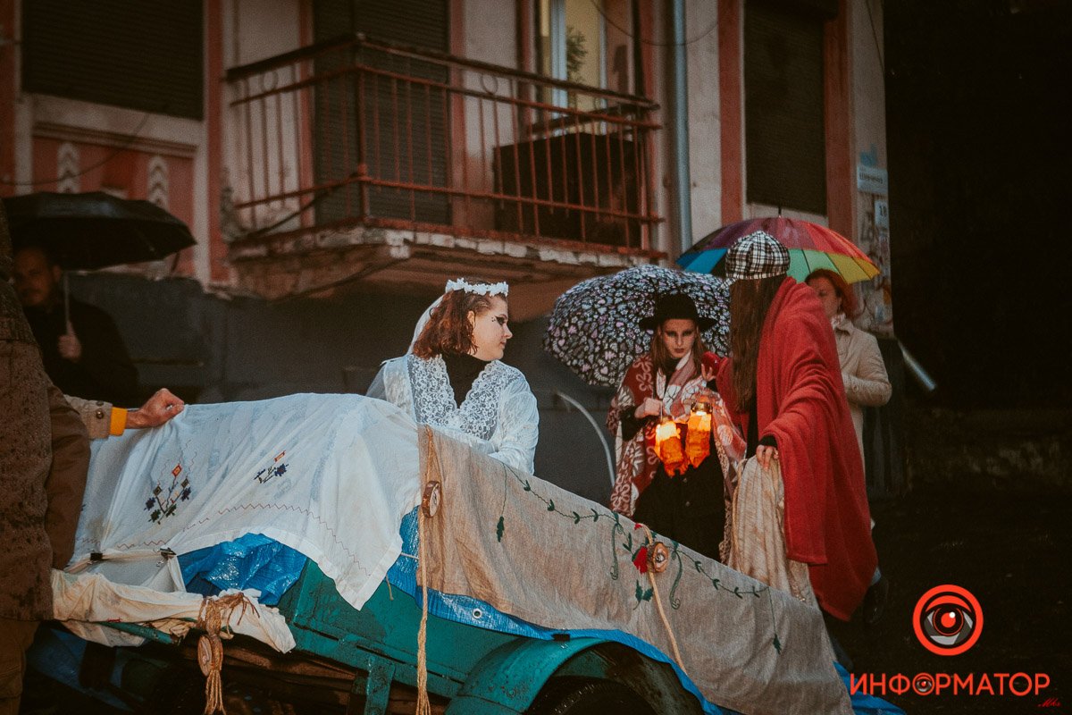 Персонажи Гоголя на улицах Днепра Персонажи Гоголя на улицах Днепра