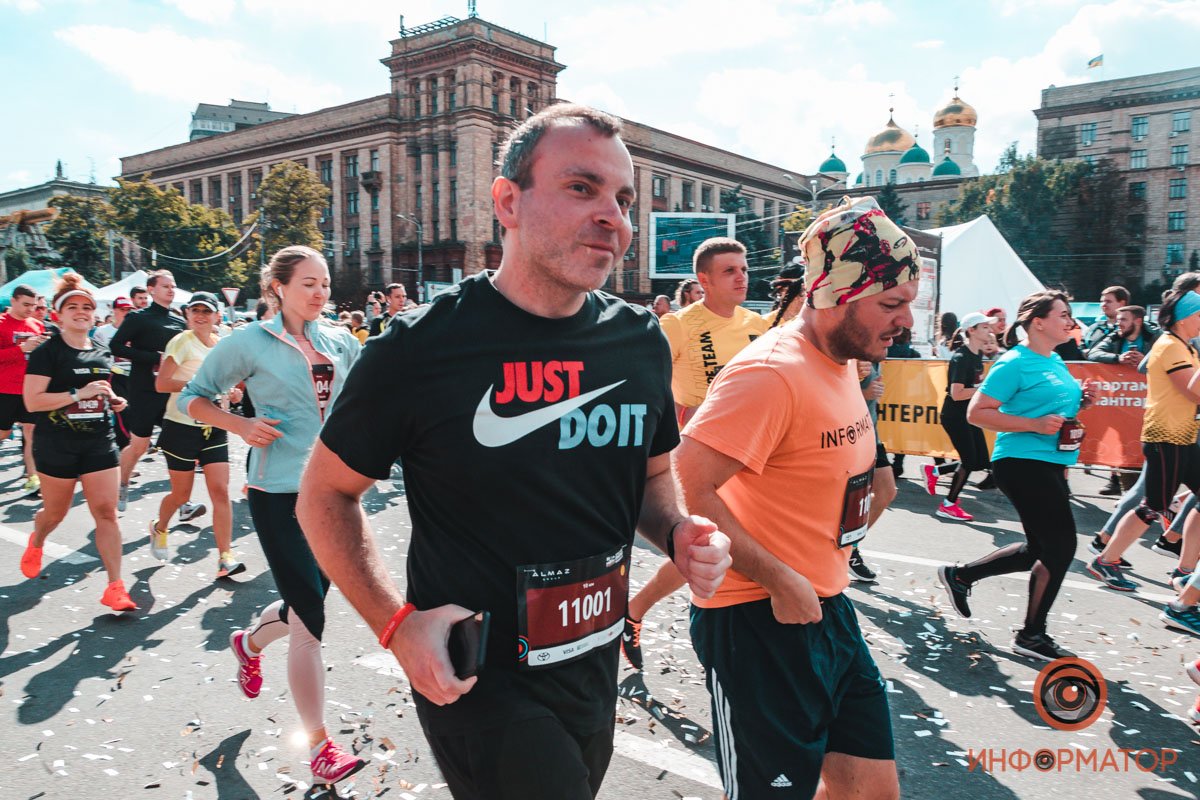3 тысячи участников, перекрытые улицы и десятки километров трассы: как в Днепре прошел Almaz Group Dnipro Marathon 1