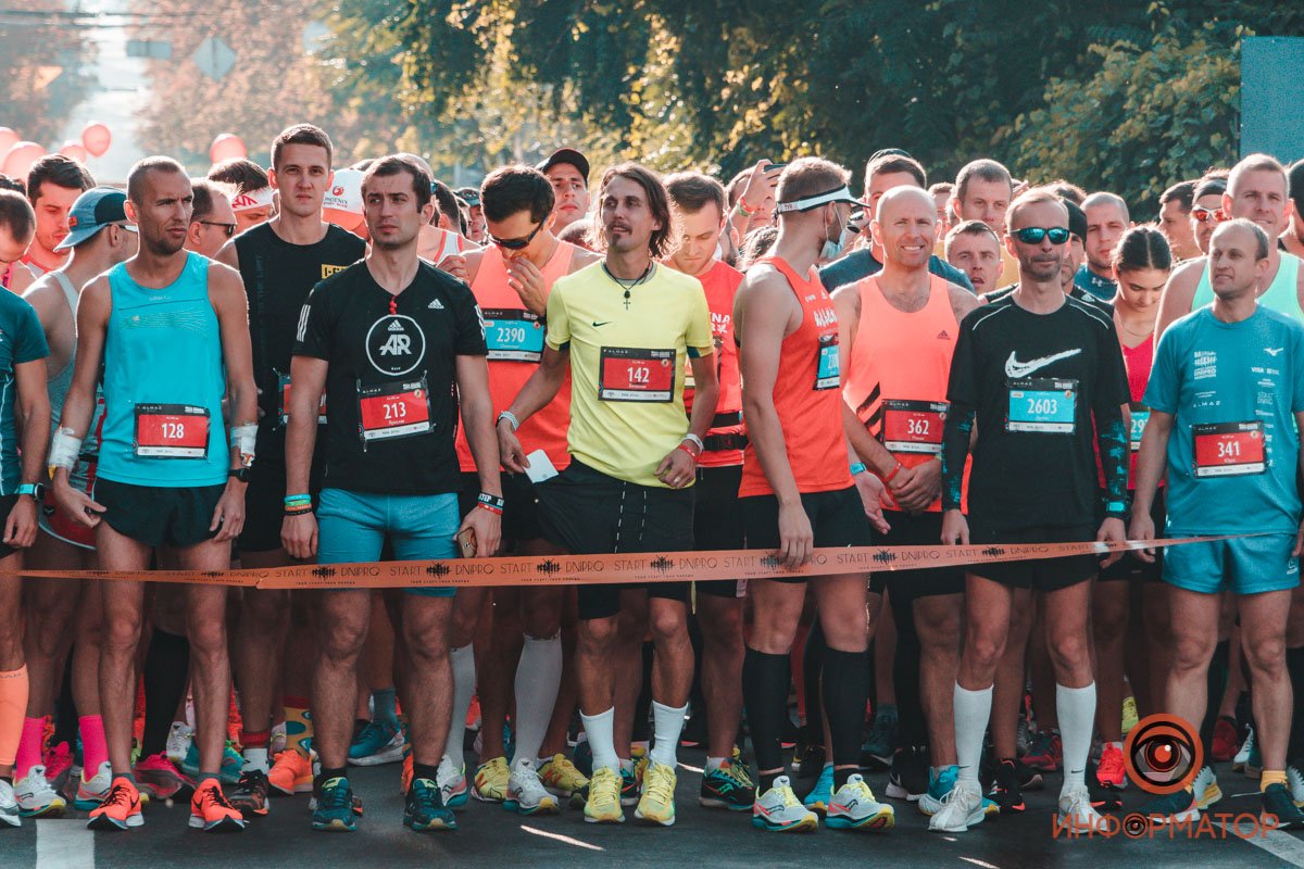 3 тысячи участников, перекрытые улицы и десятки километров трассы: как в Днепре прошел Almaz Group Dnipro Marathon 11