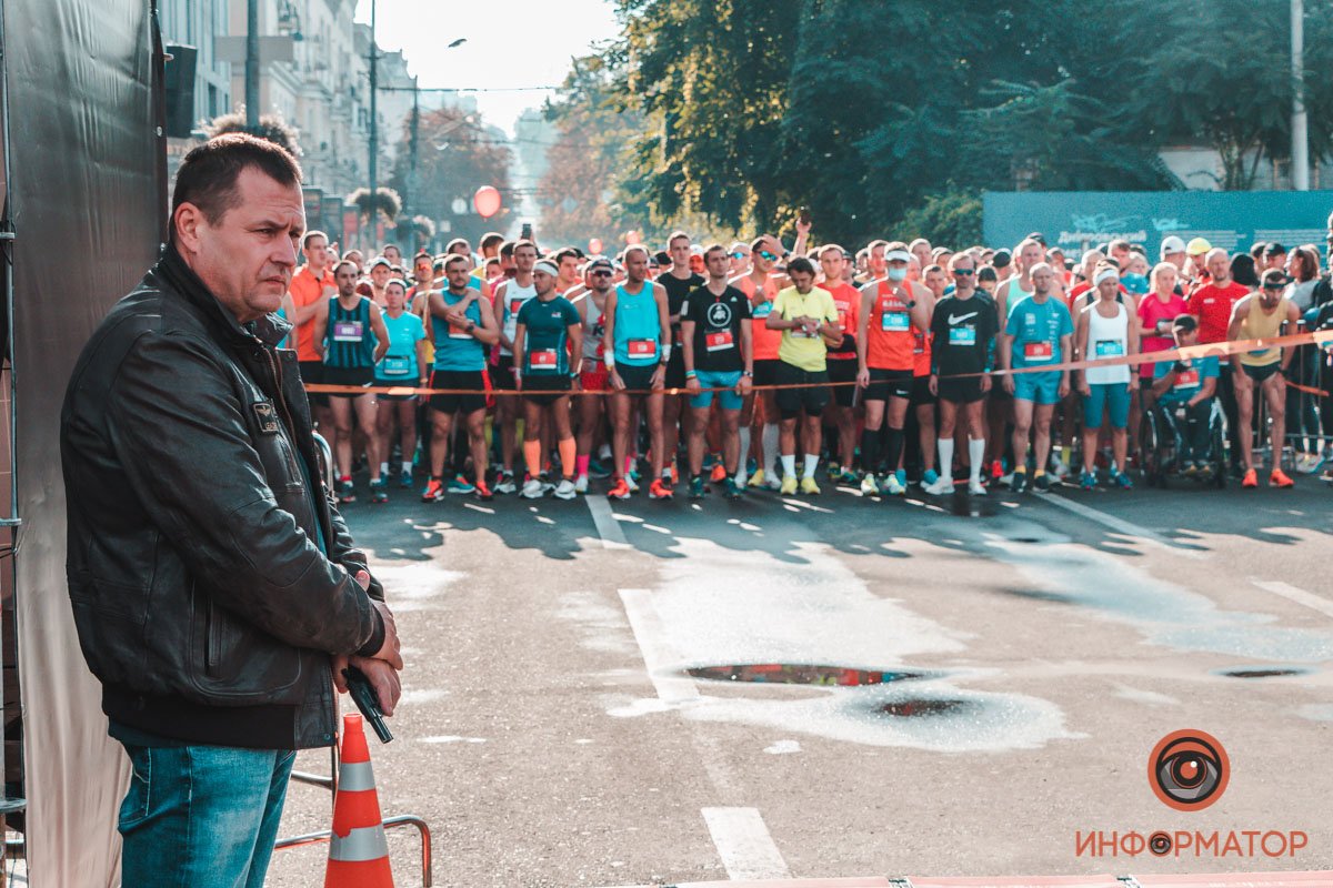 3 тысячи участников, перекрытые улицы и десятки километров трассы: как в Днепре прошел Almaz Group Dnipro Marathon 13