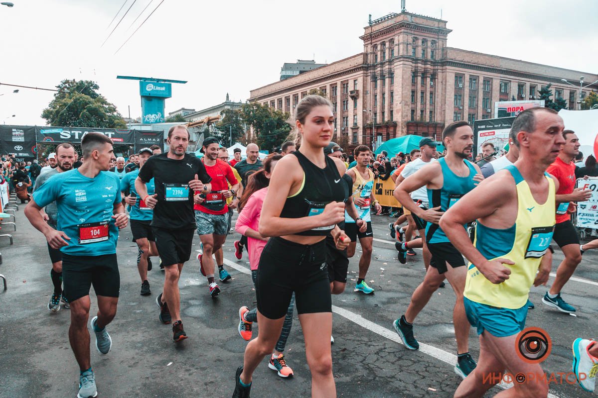 3 тысячи участников, перекрытые улицы и десятки километров трассы: как в Днепре прошел Almaz Group Dnipro Marathon 18