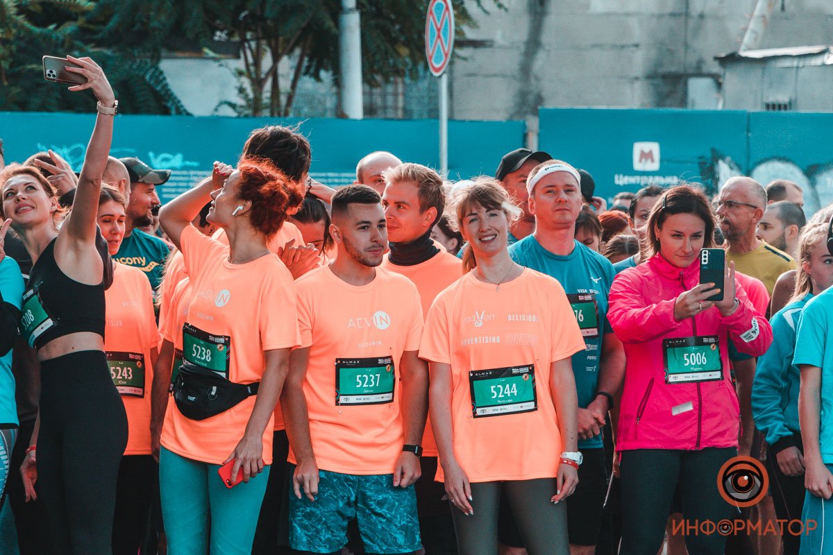 3 тысячи участников, перекрытые улицы и десятки километров трассы: как в Днепре прошел Almaz Group Dnipro Marathon 21