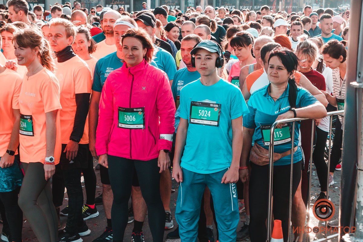 3 тысячи участников, перекрытые улицы и десятки километров трассы: как в Днепре прошел Almaz Group Dnipro Marathon 22