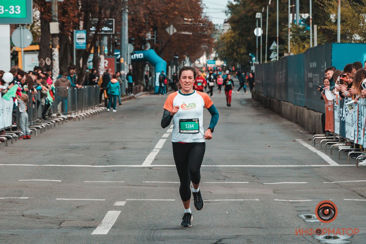 3 тысячи участников, перекрытые улицы и десятки километров трассы: как в Днепре прошел Almaz Group Dnipro Marathon 24