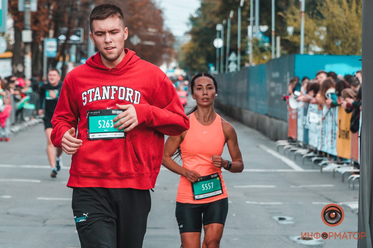 3 тысячи участников, перекрытые улицы и десятки километров трассы: как в Днепре прошел Almaz Group Dnipro Marathon 25