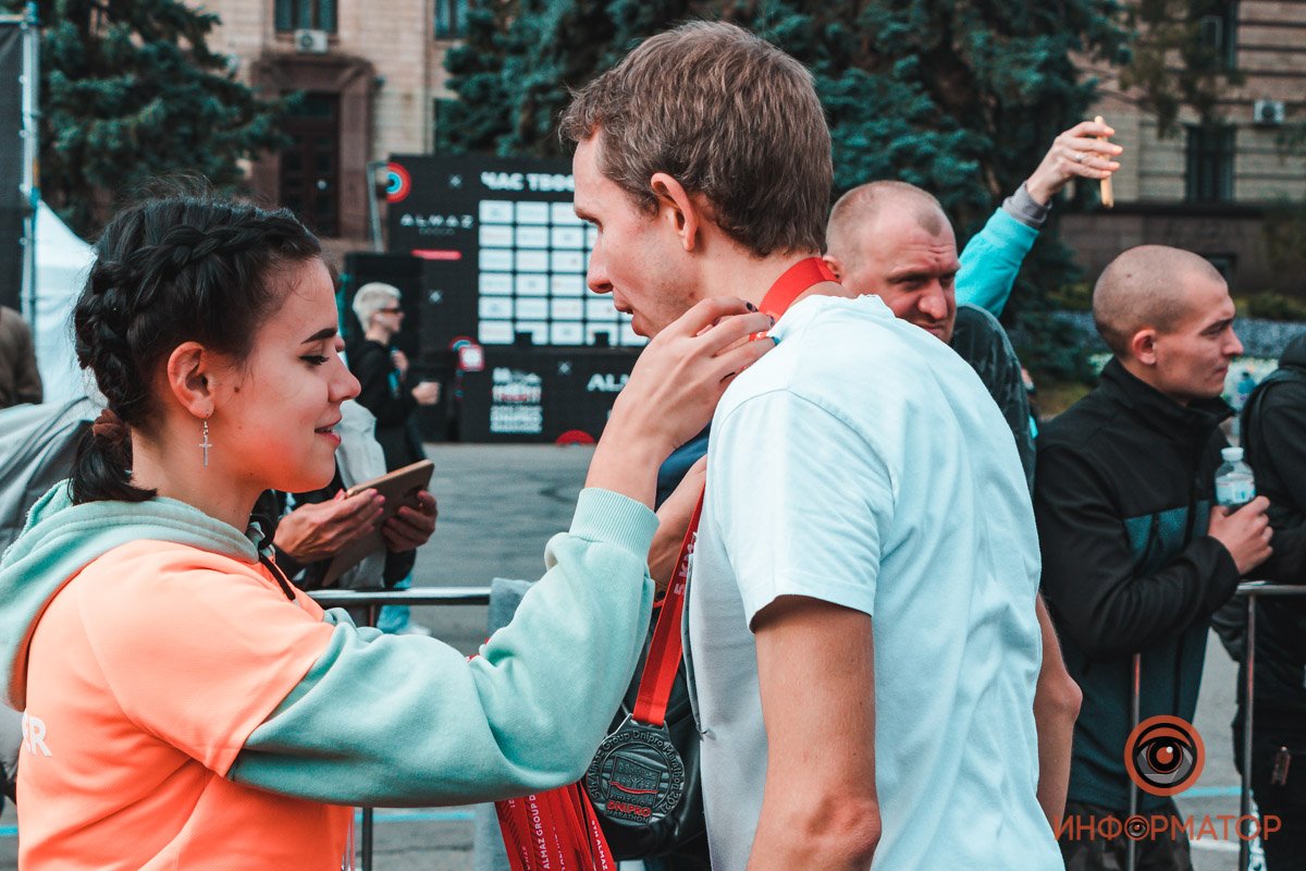 3 тысячи участников, перекрытые улицы и десятки километров трассы: как в Днепре прошел Almaz Group Dnipro Marathon 26