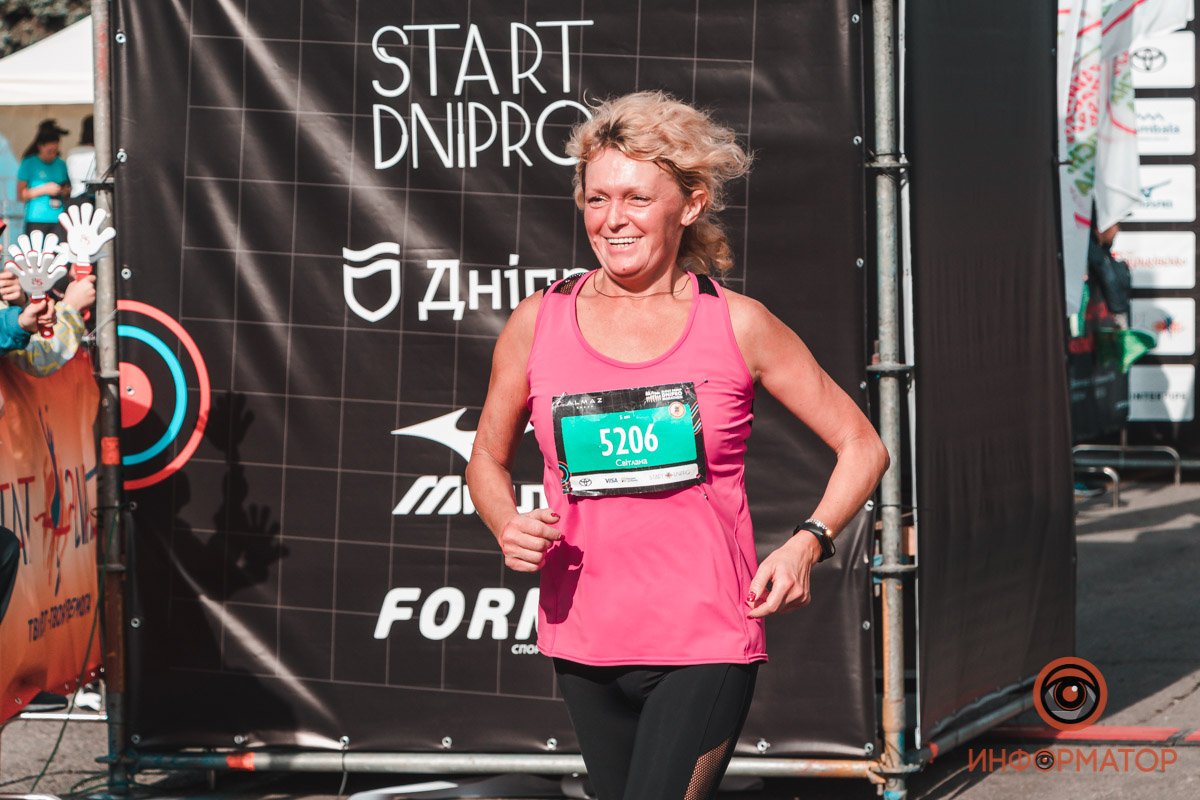 3 тысячи участников, перекрытые улицы и десятки километров трассы: как в Днепре прошел Almaz Group Dnipro Marathon 27