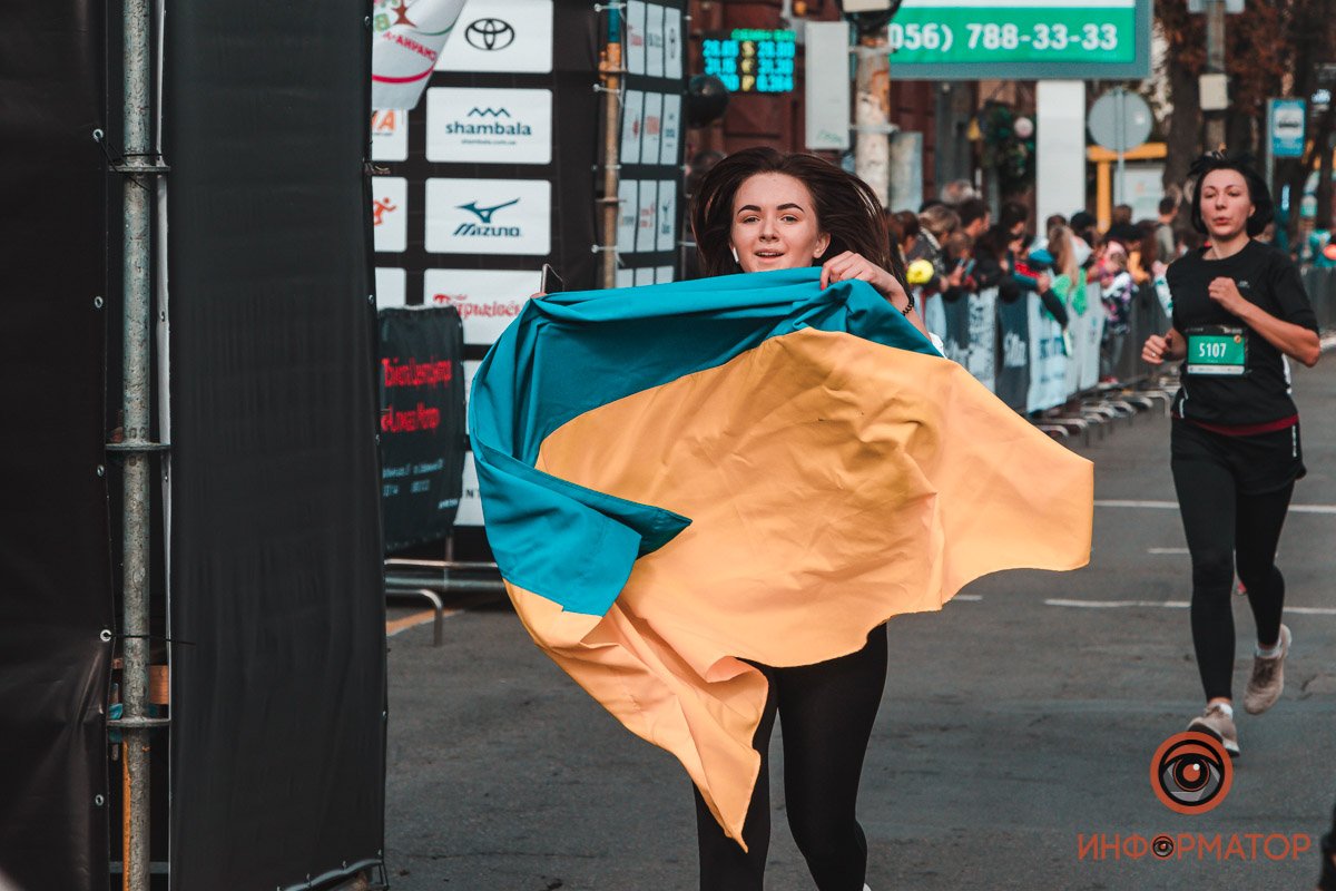 3 тысячи участников, перекрытые улицы и десятки километров трассы: как в Днепре прошел Almaz Group Dnipro Marathon 29