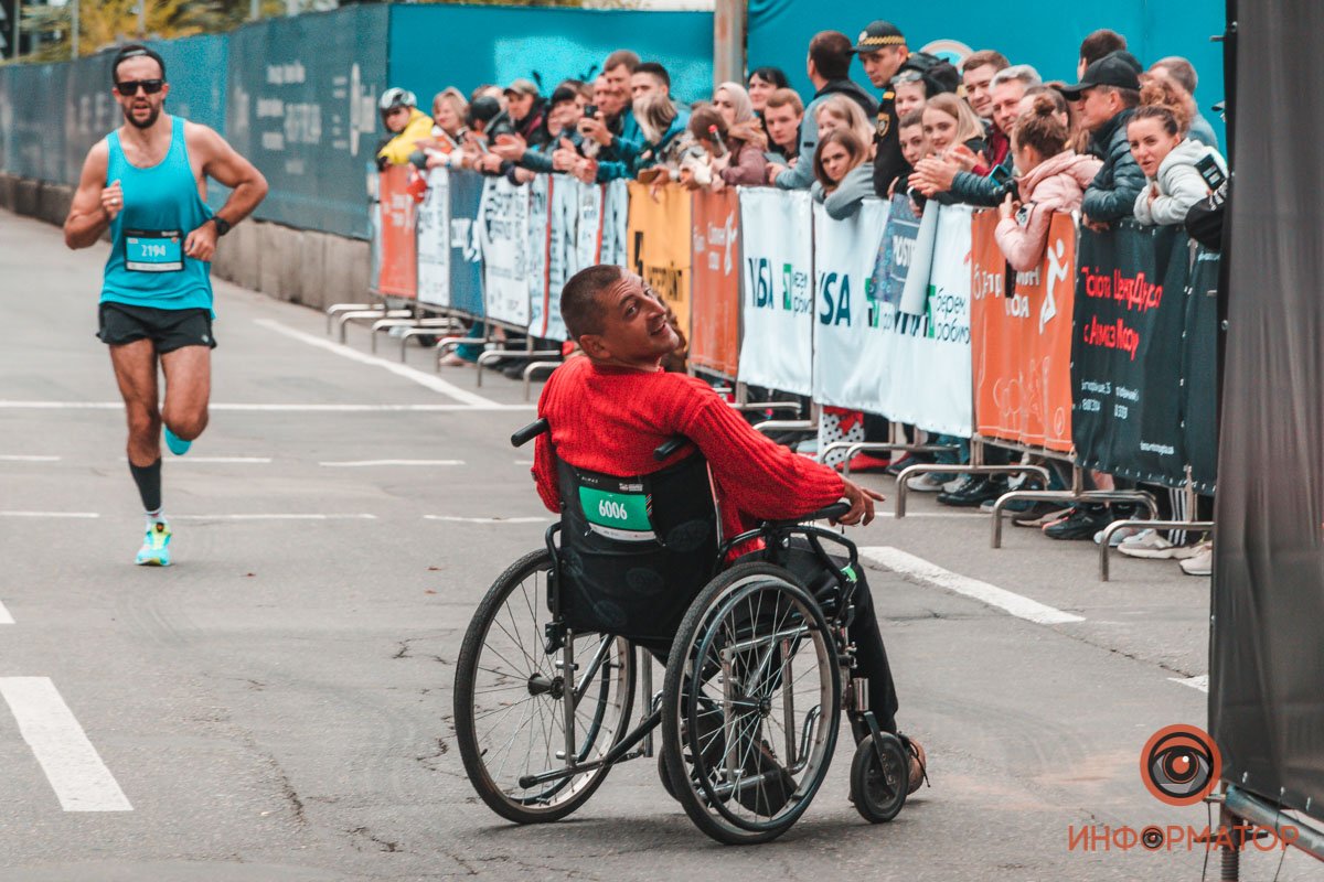 3 тысячи участников, перекрытые улицы и десятки километров трассы: как в Днепре прошел Almaz Group Dnipro Marathon 35