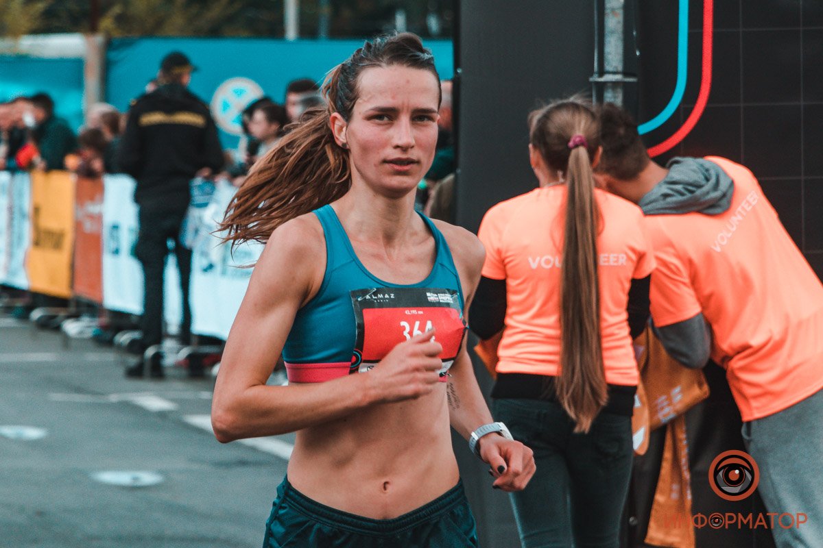 3 тысячи участников, перекрытые улицы и десятки километров трассы: как в Днепре прошел Almaz Group Dnipro Marathon 37