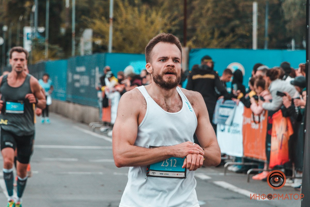 3 тысячи участников, перекрытые улицы и десятки километров трассы: как в Днепре прошел Almaz Group Dnipro Marathon 38