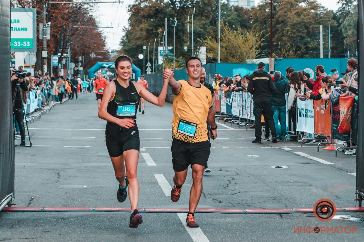 3 тысячи участников, перекрытые улицы и десятки километров трассы: как в Днепре прошел Almaz Group Dnipro Marathon 42