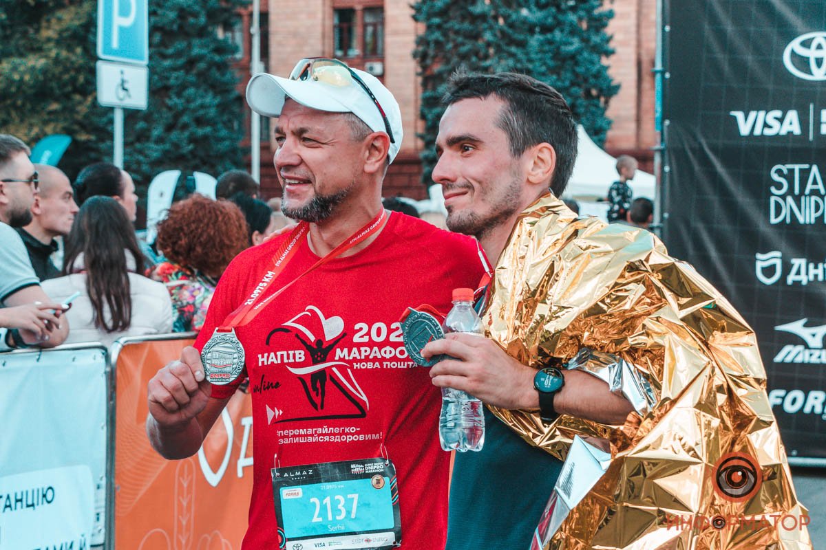 3 тысячи участников, перекрытые улицы и десятки километров трассы: как в Днепре прошел Almaz Group Dnipro Marathon 45