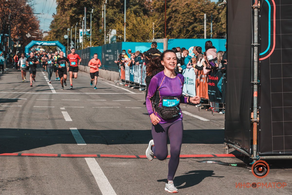 3 тысячи участников, перекрытые улицы и десятки километров трассы: как в Днепре прошел Almaz Group Dnipro Marathon 50
