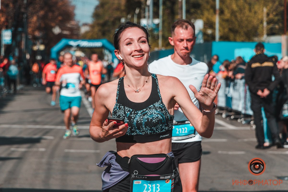 3 тысячи участников, перекрытые улицы и десятки километров трассы: как в Днепре прошел Almaz Group Dnipro Marathon 52