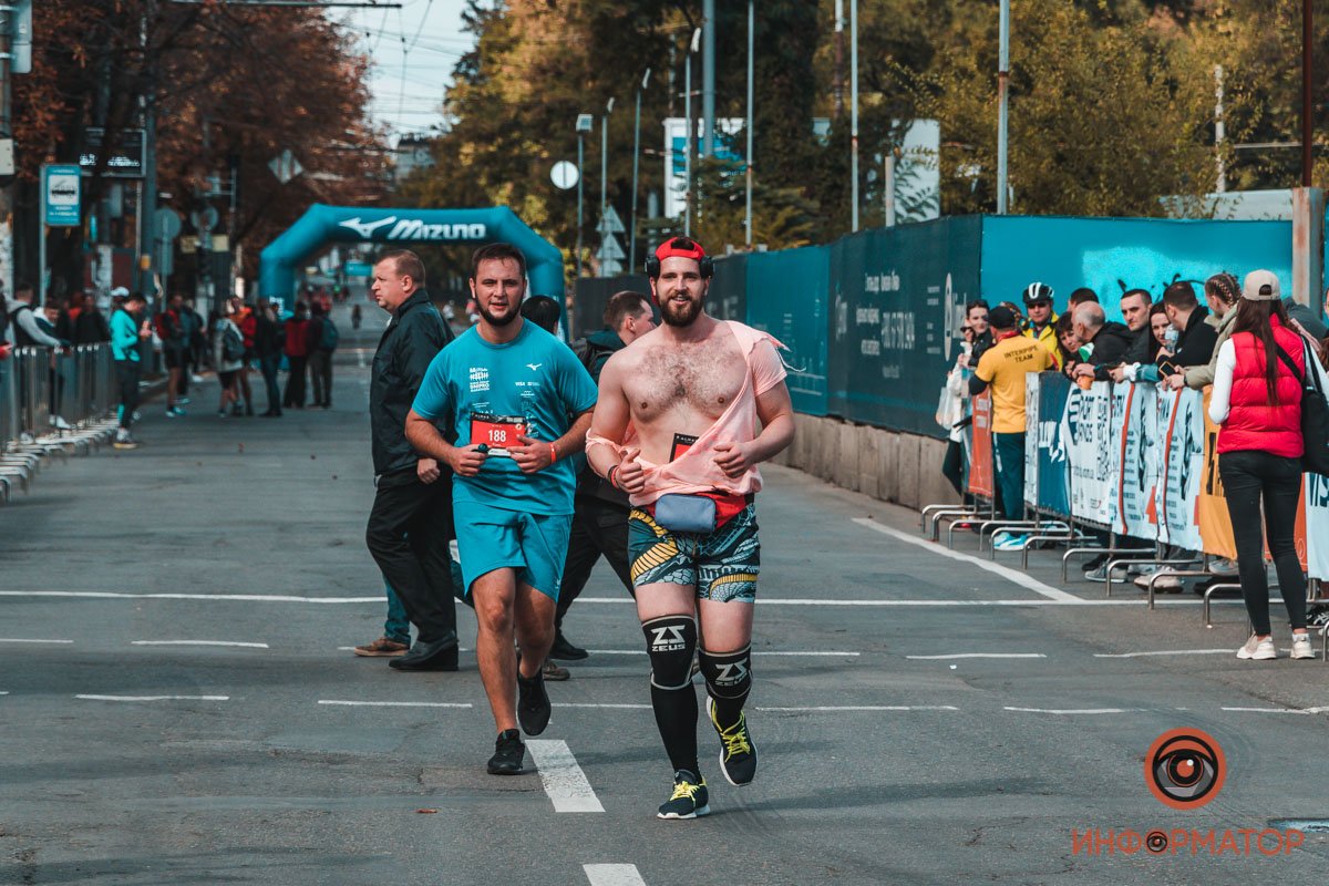 3 тысячи участников, перекрытые улицы и десятки километров трассы: как в Днепре прошел Almaz Group Dnipro Marathon 56
