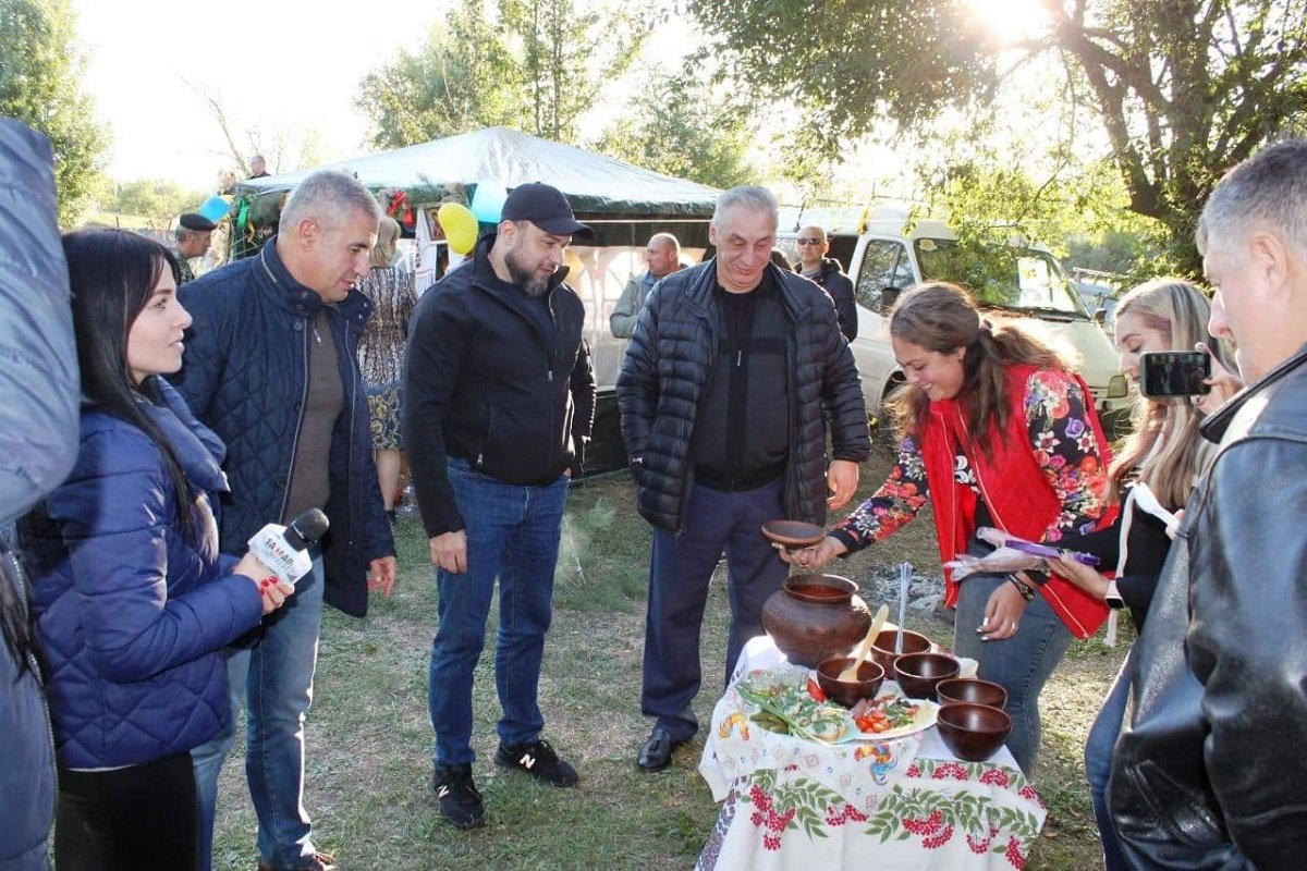 Неделя празднования 445-й годовщины Новомосковска завершилась народными забавами и Праздником Борща 2
