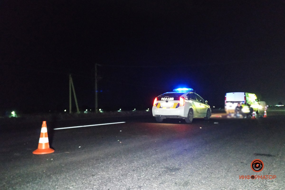 Женщина переходила дорогу на слабоосвещенном участке трассы Женщина переходила дорогу на слабоосвещенном участке трассы