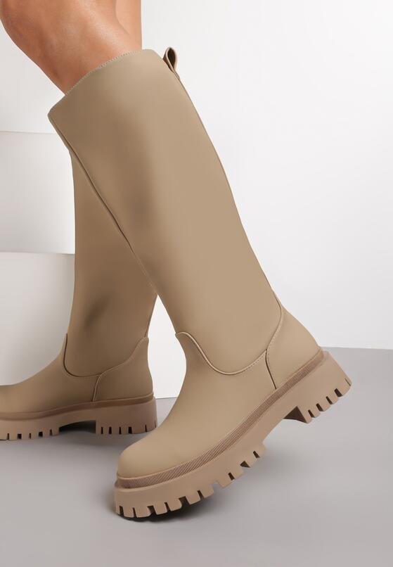 Высокие и массивные Высокие и массивные