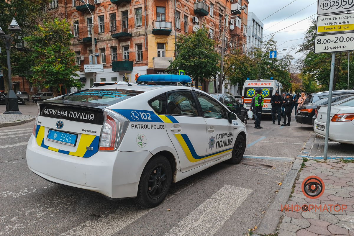 В Днепре на Воскресенской Mercedes сбил женщину на пешеходном переходе 3