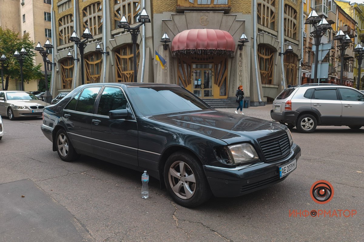 В Днепре на Воскресенской Mercedes сбил женщину на пешеходном переходе 4