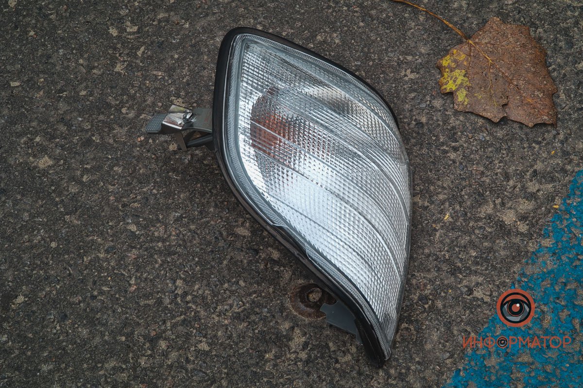 В Днепре на Воскресенской Mercedes сбил женщину на пешеходном переходе 5