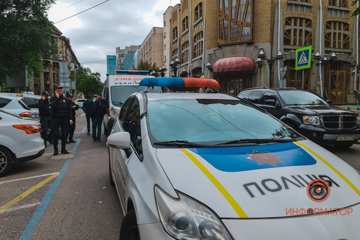 В Днепре на Воскресенской Mercedes сбил женщину на пешеходном переходе 7