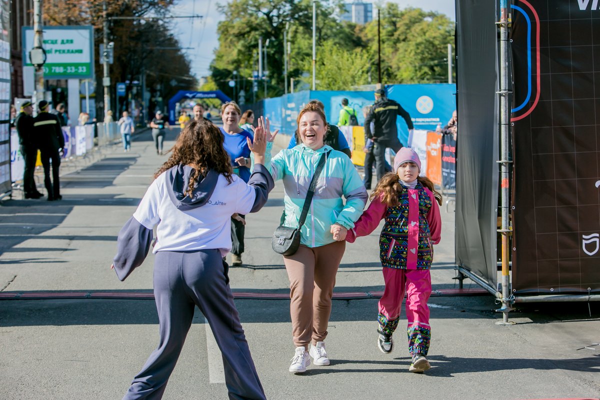 Жители Днепра пробежали благотворительную Милю Добра в рамках 5th Almaz Group Dnipro Marathon 2