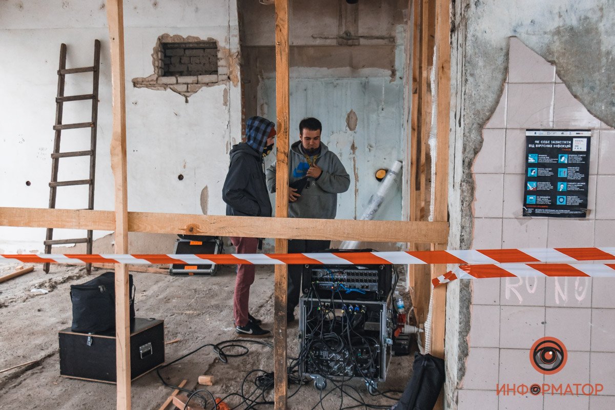 Симфония звучала в рамках выставки «Я під'їжджала до міста, якого ще не знала» Симфония звучала в рамках выставки «Я під'їжджала до міста, якого ще не знала»