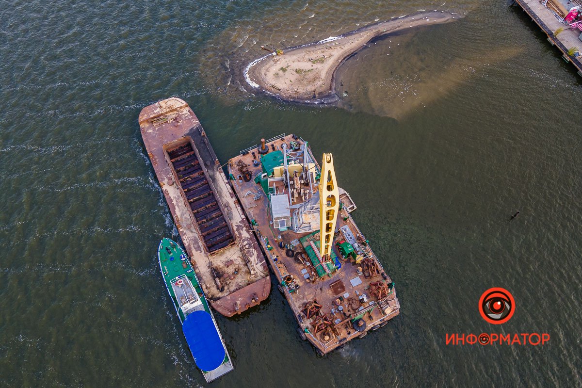 Остров отравлял воду реки слишком долго 