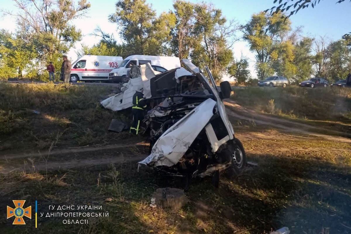 Оба автомобиля получили сильные повреждения