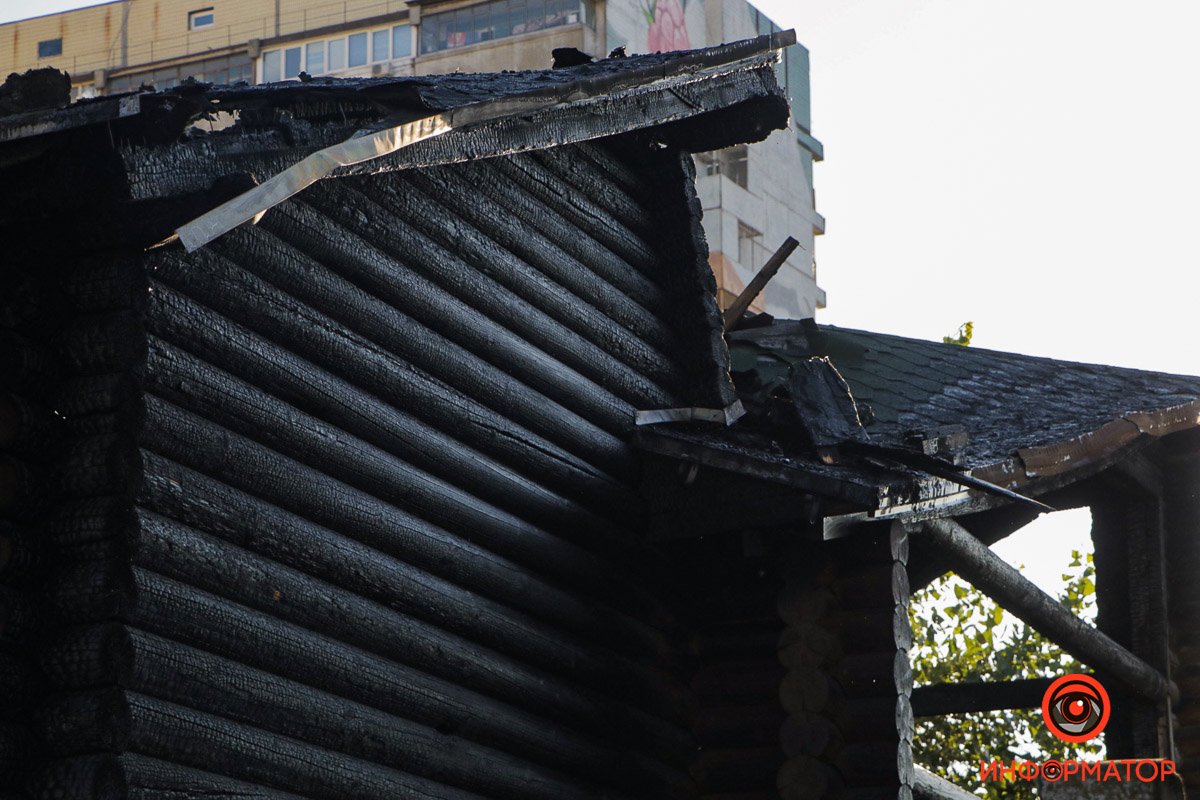 В Днепре на Донецком Шоссе горел деревянный дом