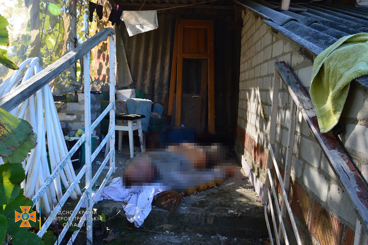 Их на улицу вытащили соседи