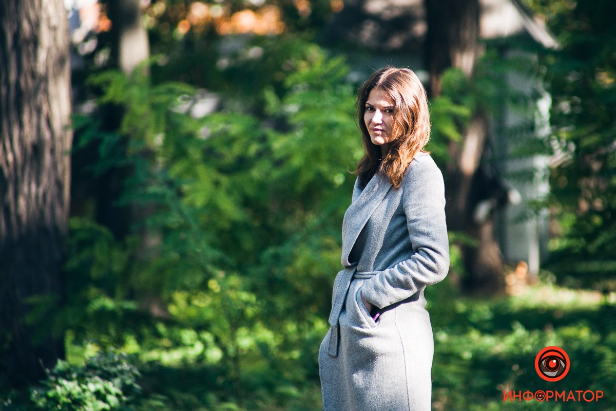 Осенняя фоточка на фоне зелени