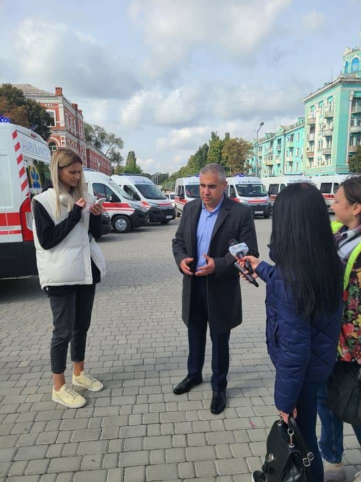 Подарок ко Дню города: Областная власть передала Новомосковску 13 новых реанимобилей 1