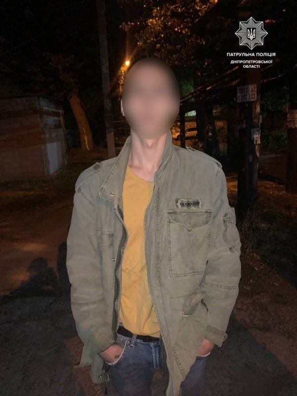 В Днепре подросток брызнул в лицо парню из баллончика и отобрал у него компьютер 1