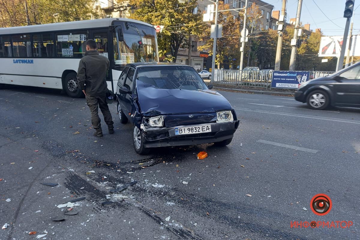 На улице Титова столкнулись Citroen и «Таврия» На улице Титова столкнулись Citroen и «Таврия»