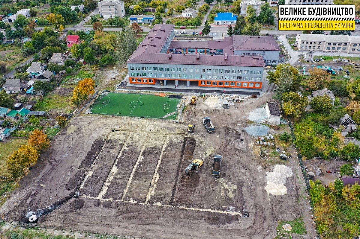 В Петропавловке обновляют стадион опорного лицея №2 1