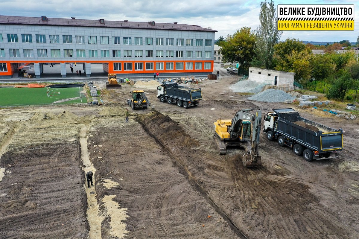 В Петропавловке обновляют стадион опорного лицея №2 8