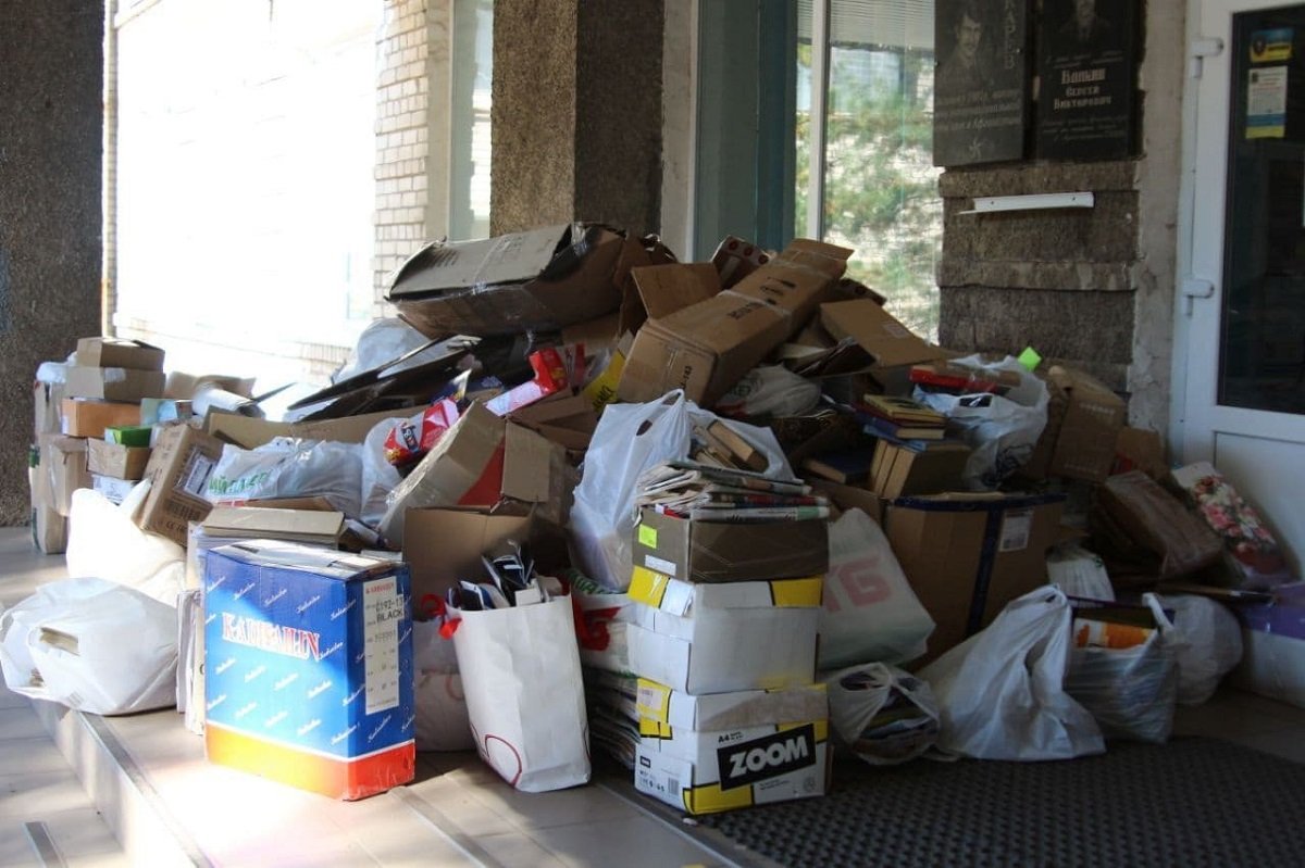 Собрали почти тонну макулатуры: Школа № 37 приняла участие в экоакции "Обменяй бумагу на дерево" 1