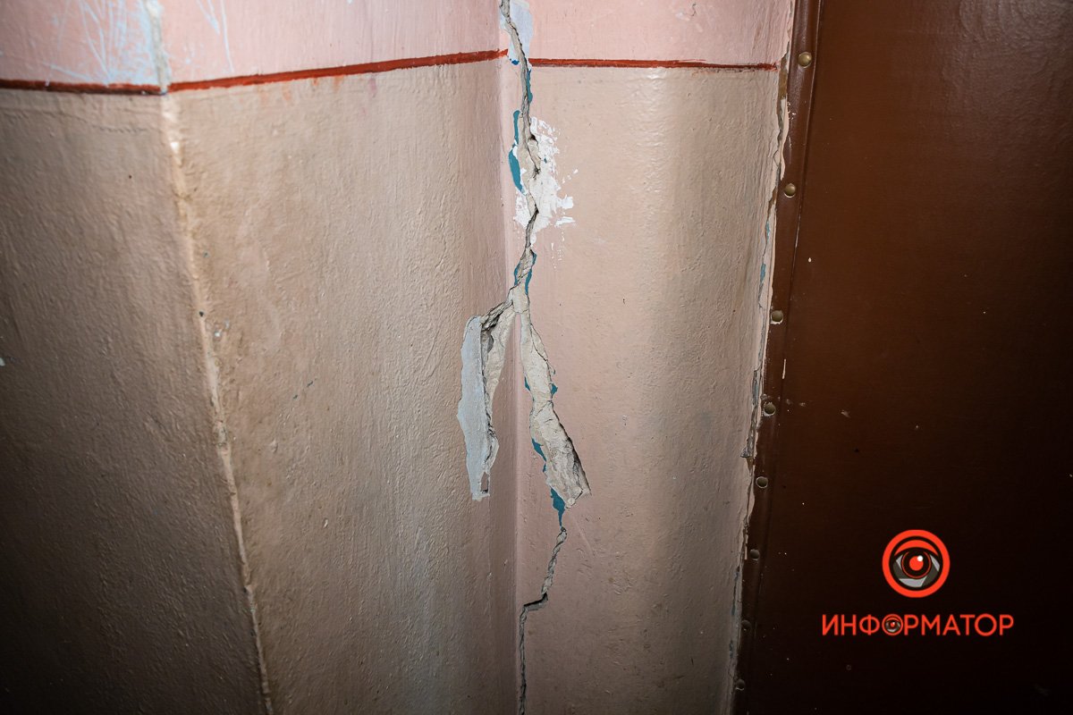 Новые повреждения появляются, а старые увеличиваются в размерах 