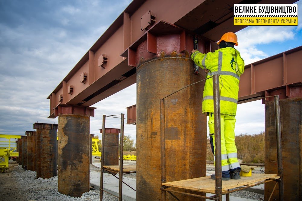 На Днепропетровщине строят уникальную для Украины эстакаду 3